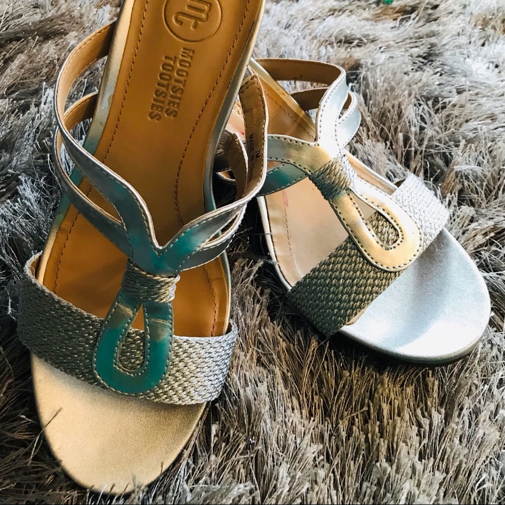 MOOTSIES TOOTSIES Silver wedge sandals 7